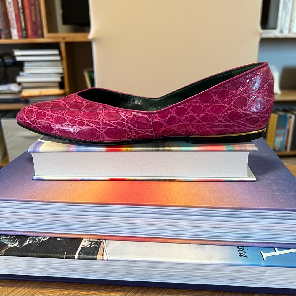 Rare, Vintage Gucci Pink Flats with Textured Design - Picture 6 of 11